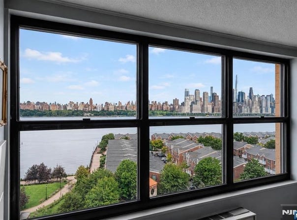 7004 Boulevard E, Guttenberg, NJ 07093