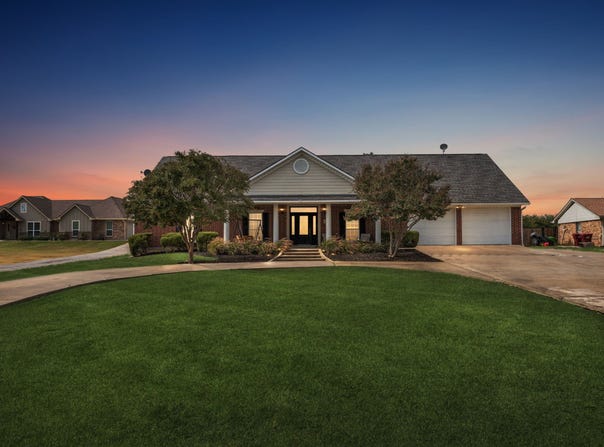 107 N Westlake Drive, Leonard, TX 75452