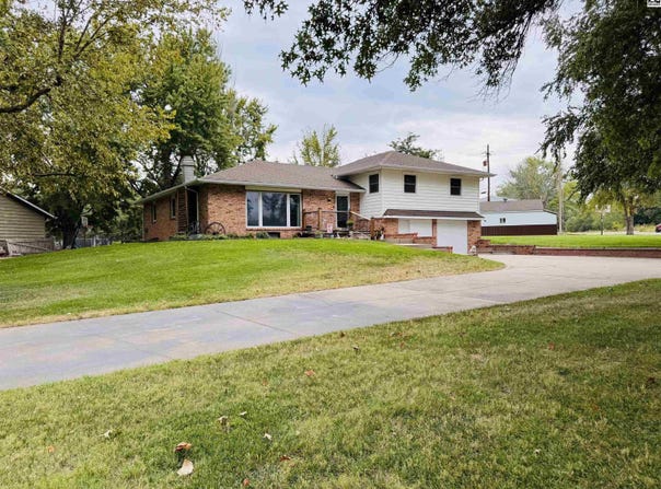 2522 E 44th Ave, Hutchinson, KS 67502