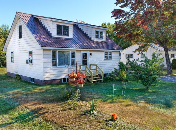 77 New Hampshire Street, Millinocket, ME 04462