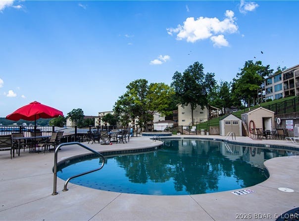 40 Robinwood Drive, Lake Ozark, MO 65049