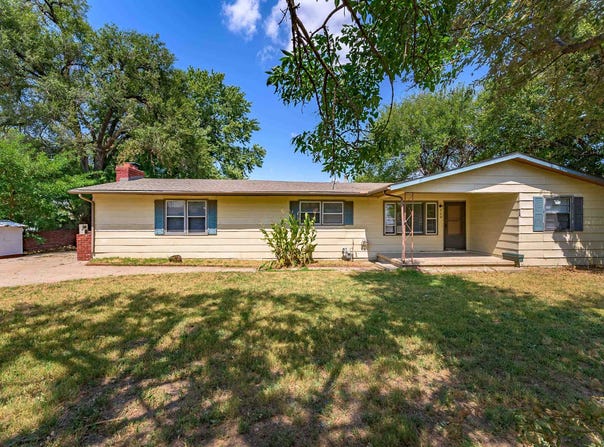 220 E 44th St S, Wichita, KS 67216-1714