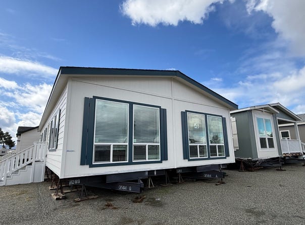 5 Johnson Rd, Phelan, CA 92371