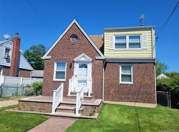 41 Nassau Boulevard, West Hempstead, NY 11552