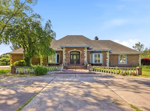 2552 S Skyline Drive, Springfield, MO 65804