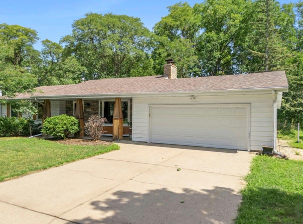 9725 Queen Road, Bloomington, MN 55431
