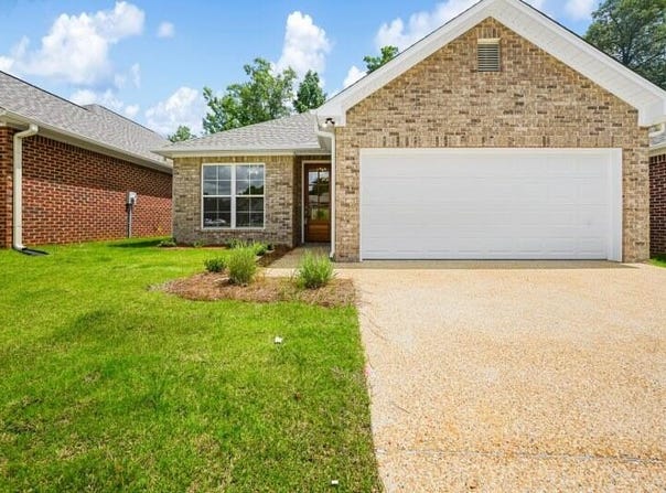 4266 Sydney Ln, Tupelo, MS 38801