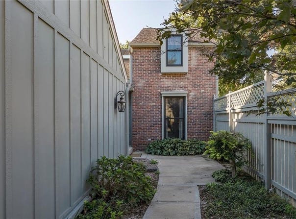4317 W 112th Street, Leawood, KS 66211