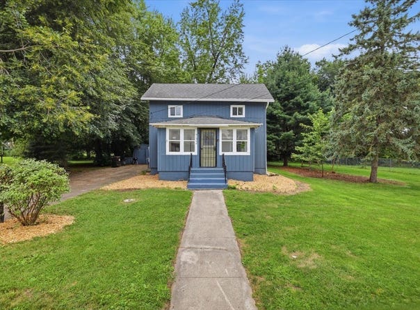 732 N Warren Avenue, Freeport, IL 61032