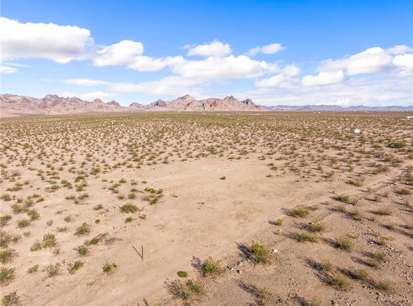 4097 Topaz Road, Golden Valley, AZ 86413