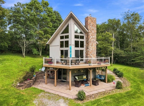 391 Rich Hill Rd, Upper Burrell, PA 15068