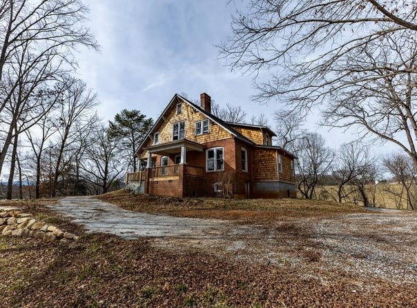 26 Sloan St, Franklin, NC 28734