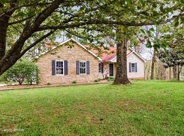 250 Wicker Ln, Brooks, KY 40109