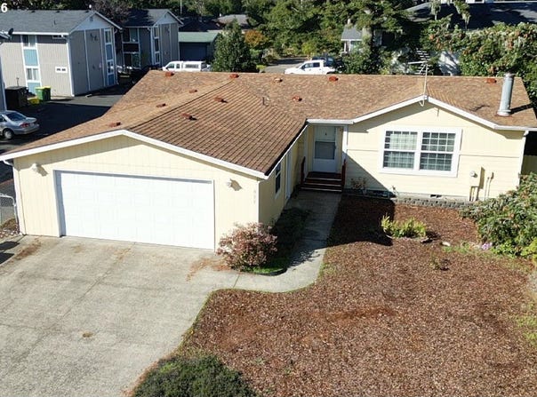 855 MAPLE St, Florence, OR 97439