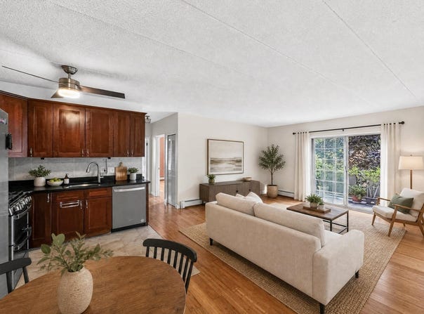 20 Skyline Dr, Braintree, MA 02184