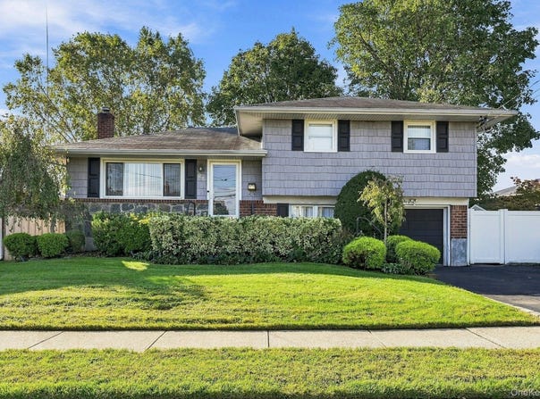 23 Chance Street, Hicksville, NY 11801