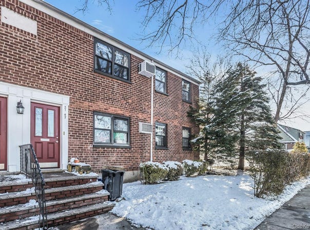 21-47 Utopia Parkway, Whitestone, NY 11357