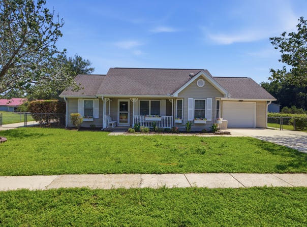 220 W Walker Circle, Crestview, FL 32539