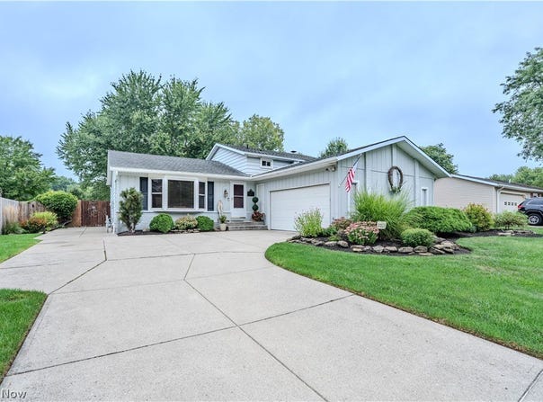 20566 Village Green Drive, Strongsville, OH 44149