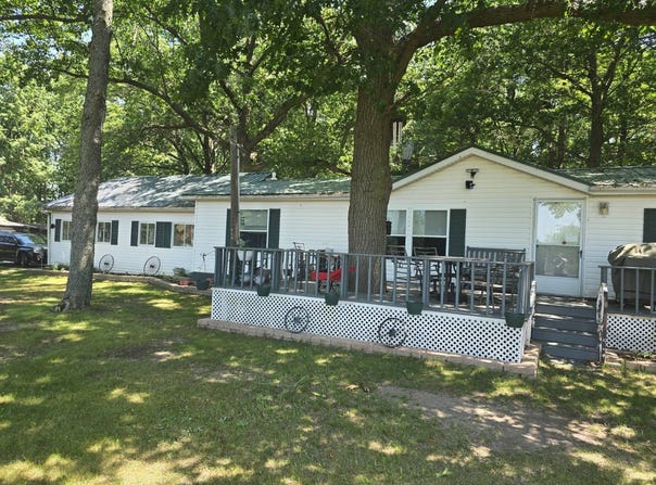 819 S Mt Hope Rd, Crystal, MI 48818