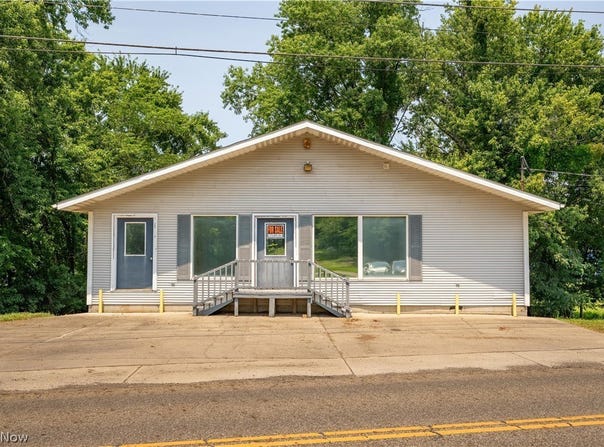 3249 Coral Road NW, Malvern, OH 44644