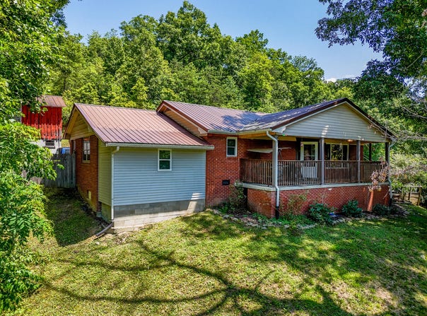 1845 Spaws Creek, West Liberty, KY 41472