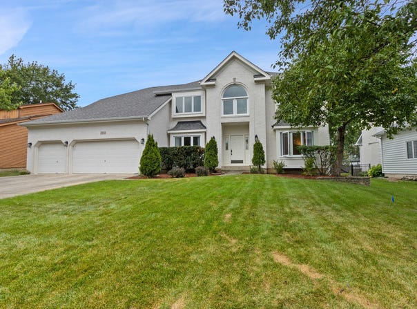 2704 Shellingham Drive, Lisle, IL 60532