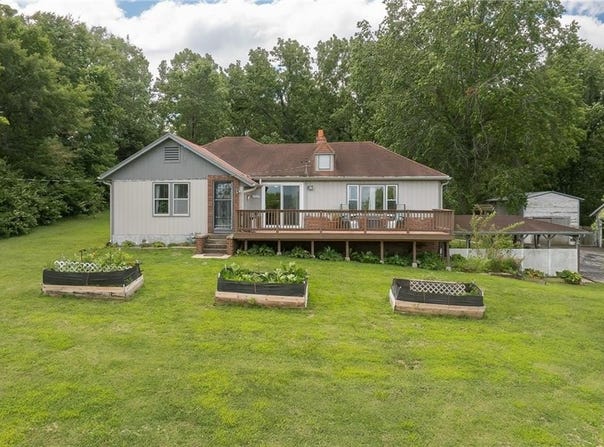 2716 Cook Road, St Joseph, MO 64505