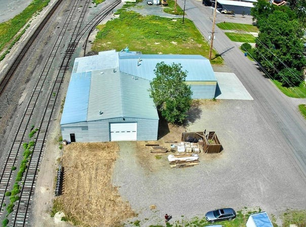 412 E Railroad Ave N, Manhattan, MT 59741