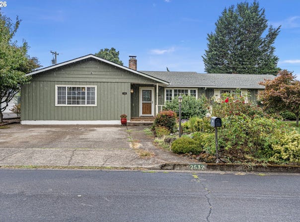 2532 ROSE BLOSSOM Dr, Springfield, OR 97477