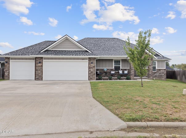 393 E Lombardy Drive, Republic, MO 65738