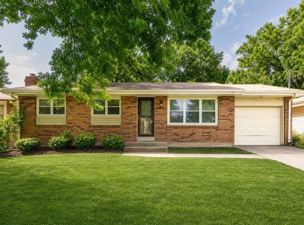 28 Park Dr, Saint Charles, MO 63303