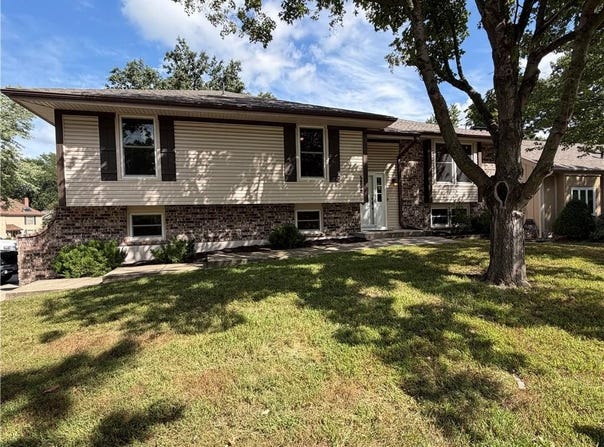 5829 N Norton Avenue, Gladstone, MO 64119