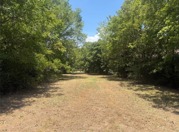704 E BOOTH, Paris, TX 75460