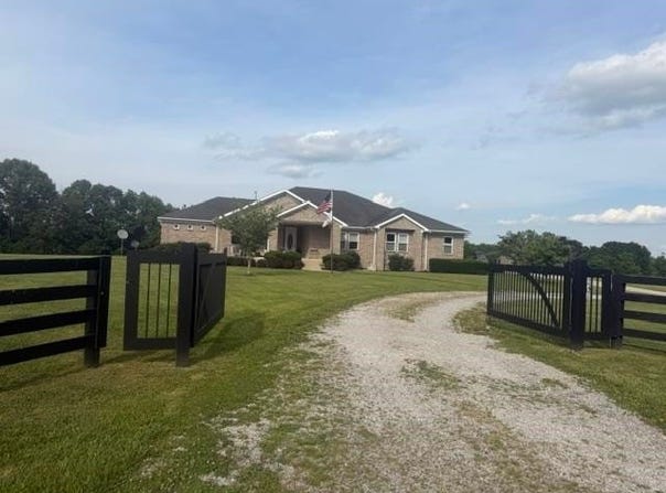 398 Jim Weaver Road, Crab Orchard, KY 40419