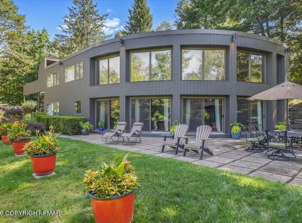 1312 N Abington Road, Waverly Township, PA 18414