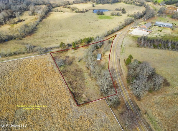 3943 Mississippi 22, Flora, MS 39071