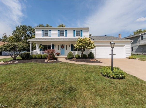316 Crestview Drive, Elyria, OH 44035