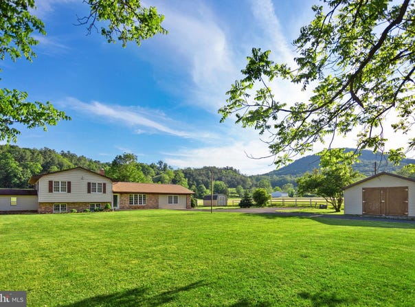 1659 CRAB RUN Road, MATHIAS, WV 26812
