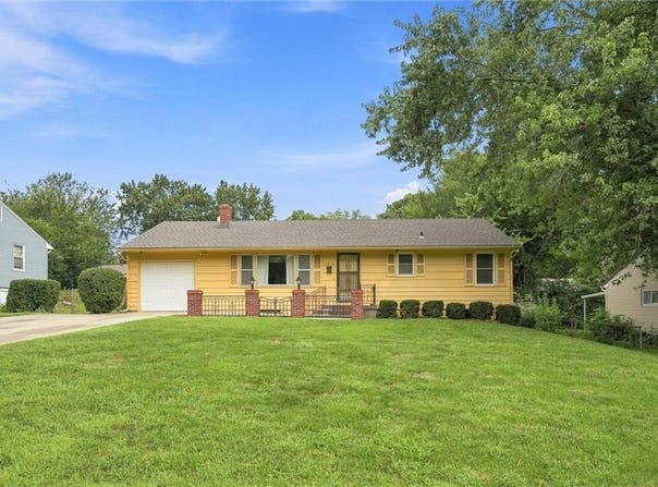 1314 Duck Road, Grandview, MO 64030