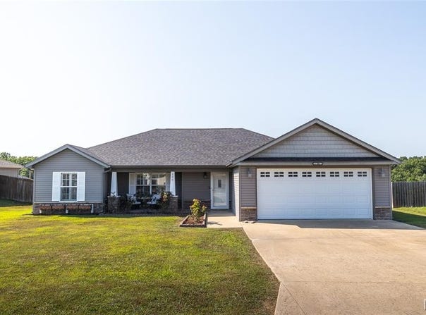 106 Greythorn Court, St Robert, MO 65584