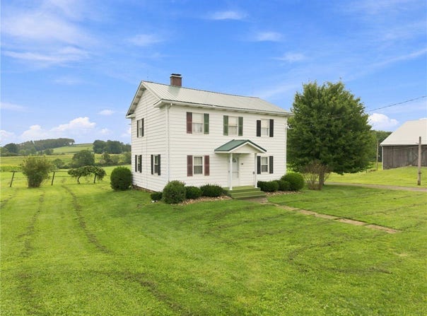 985 E Pike Rd, White Twp, PA 15701