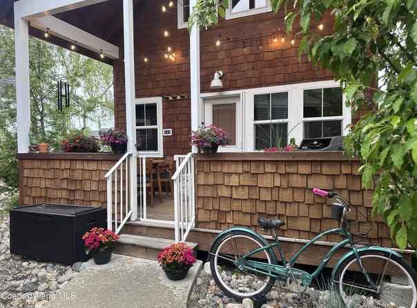 203 Pomrankey Ln, Dover, ID 83825
