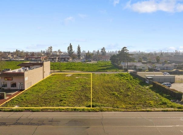 2248 W Monte Vista Avenue, Visalia, CA 93277