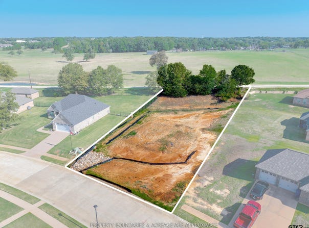 409 Corrigan Trails Blvd, Lindale, TX 75771