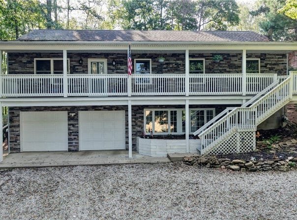 668 Floral Valley Drive E, Howard, OH 43028