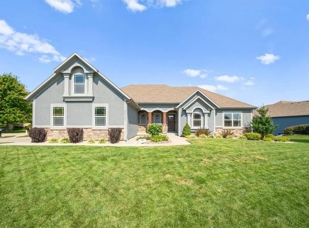 22702 E 41st Terrace, Blue Springs, MO 64015