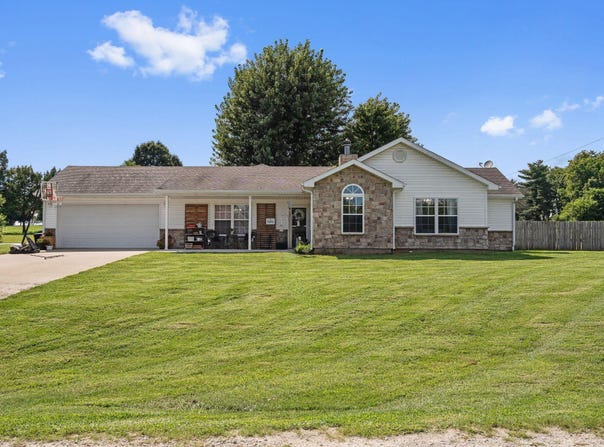 134 Stagecoach Rd, New Franklin, MO 65274
