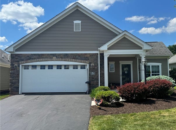 132 Cobblestone Dr, Ohio Twp, PA 15237