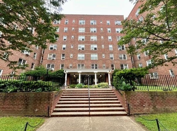 105-25 64th Ave, Forest Hills, NY 11375